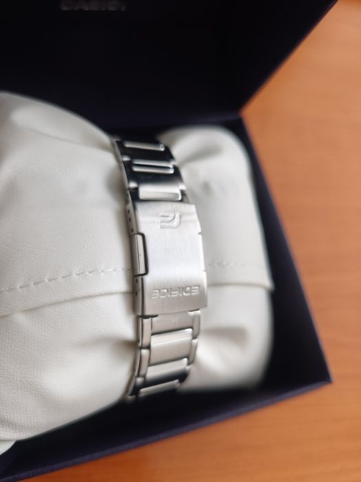 Часовник Casio EDIFICE EQB-1100D-1AER