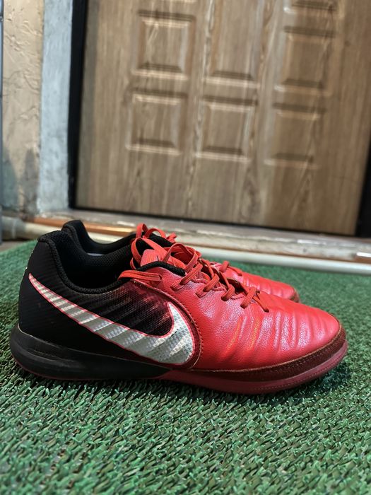 Найк Темпо зальник