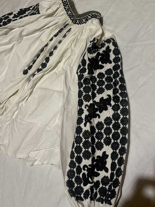 ie si poale traditionale foarte vechi peste 100 de ani