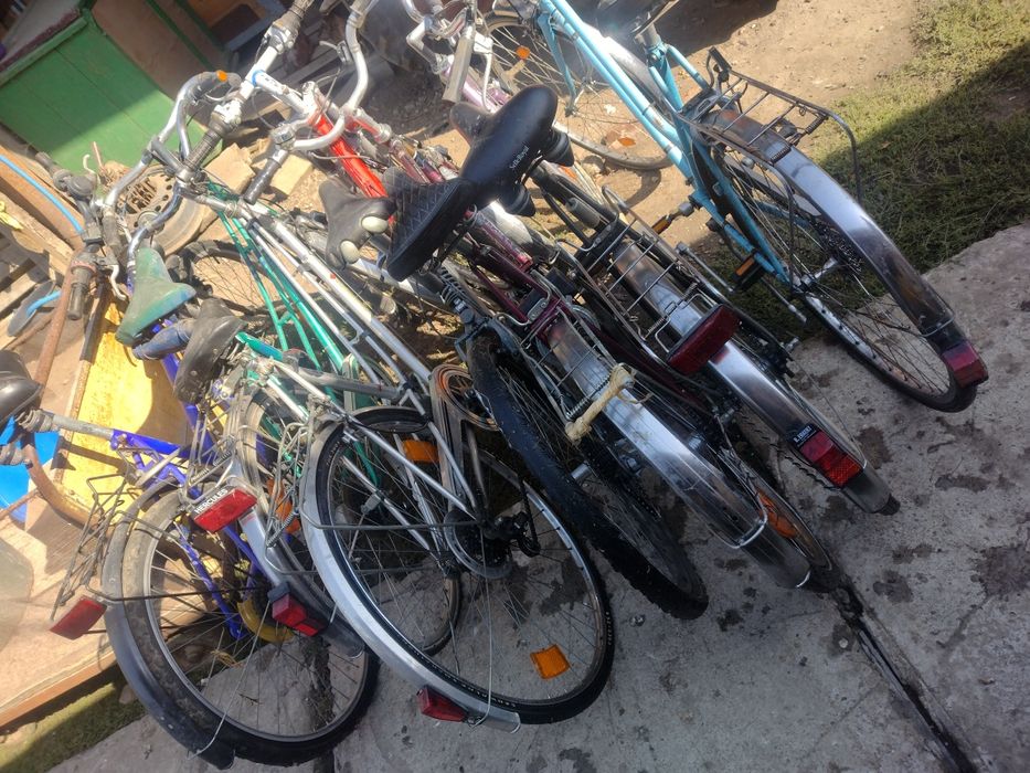 Vând biciclete diferite modele