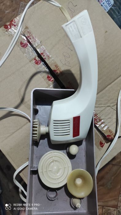 Масажер и футляр от бритвы времён СССР.