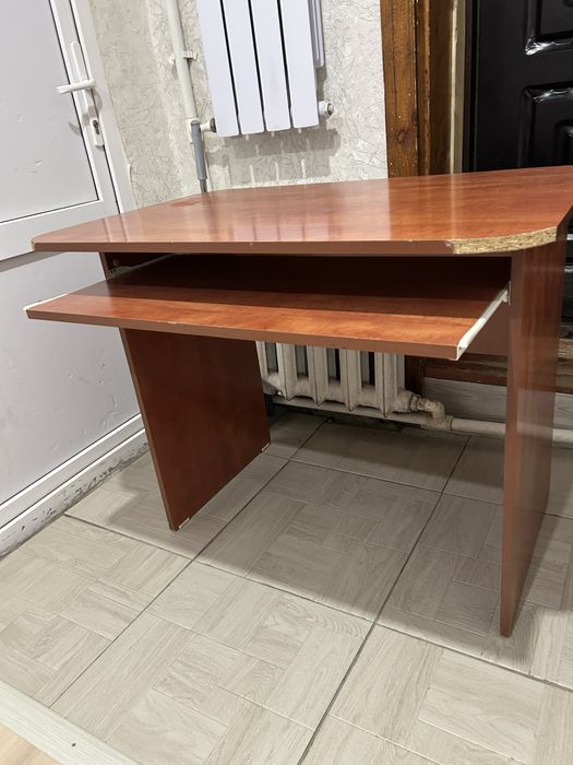 Стол компютерный