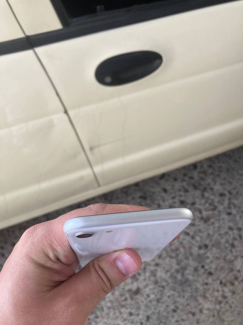 Iphone SE yengi   .