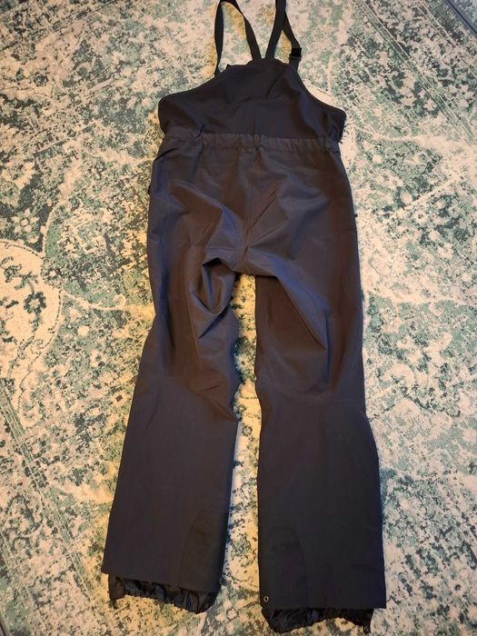 suprapantalon Arc'teryx Theta SV Bib marimea L