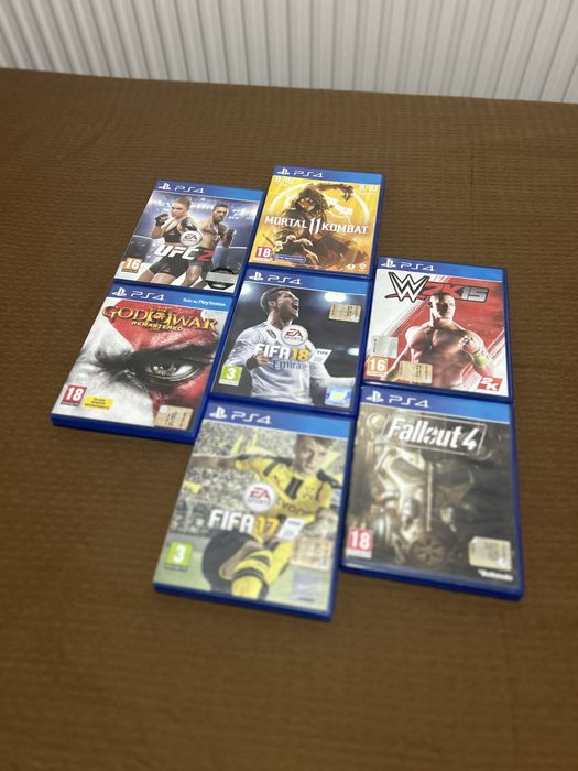 Vand Playstation 4 in stare buna..