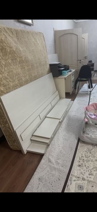 Продам кровати и письменный стол