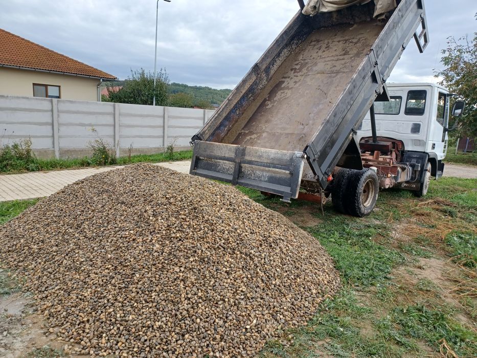 Transport basculabil: nisip sort moloz balastru piatra concasata paman