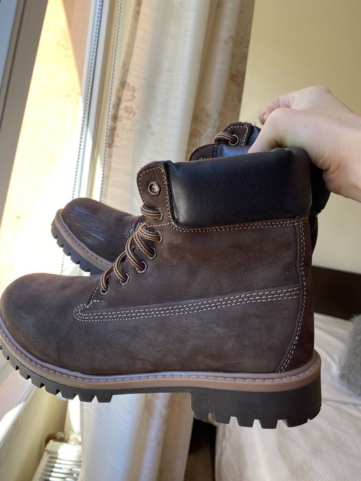 Ghete maro din piele