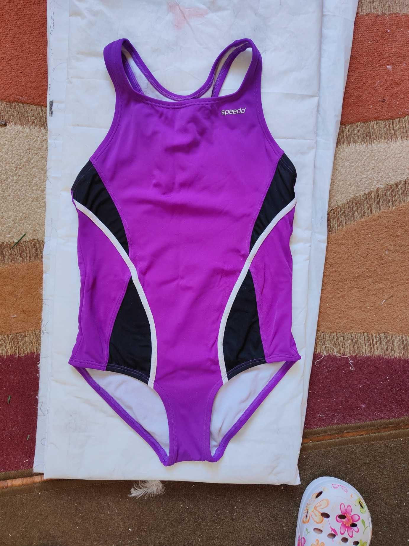Детски / дамски бански  speedo - цял, за ръст 140-150см.