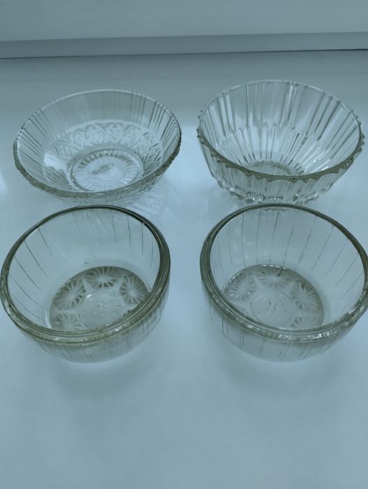 Отдам   вазочки.