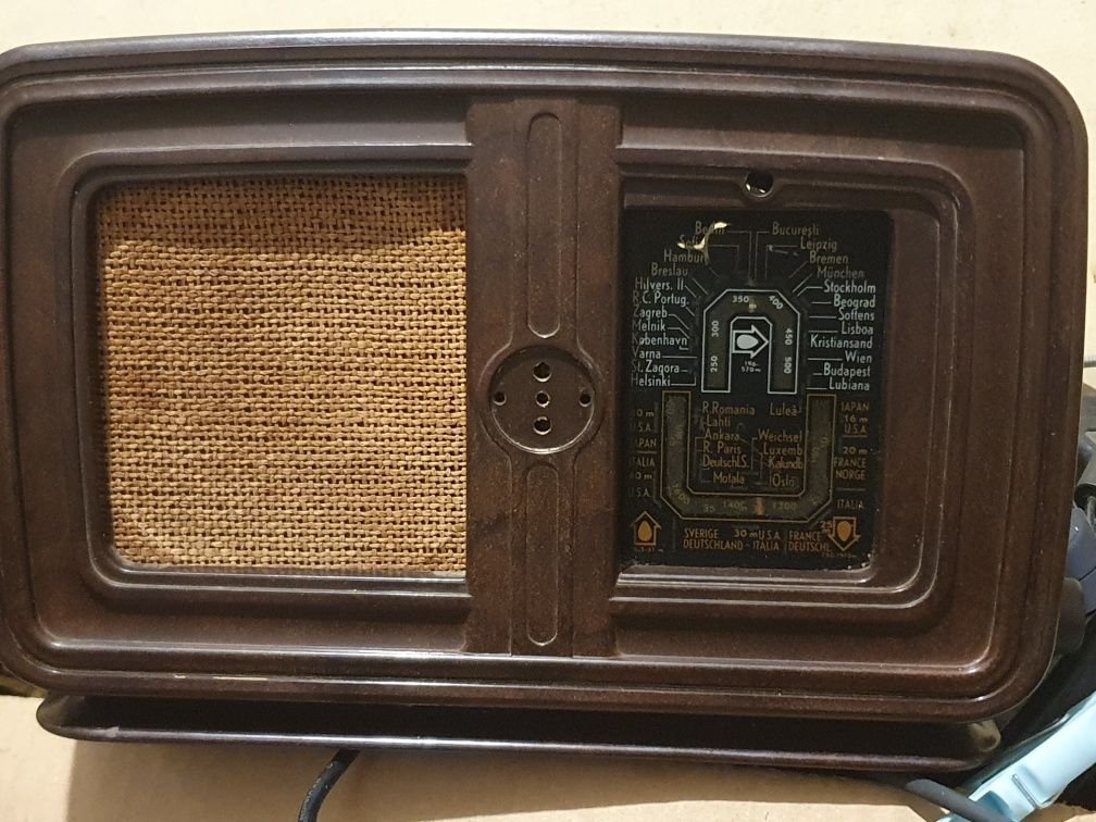 Radio 1935 Blaupunkt (philips) pe lampi, carcasa bachelita, functional