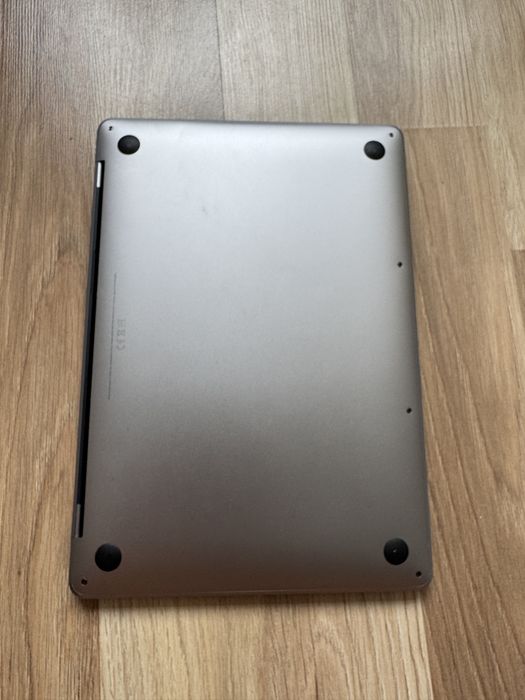 Macbook Pro 13" 8 GB RAM, 256GB M1, decembrie 2020