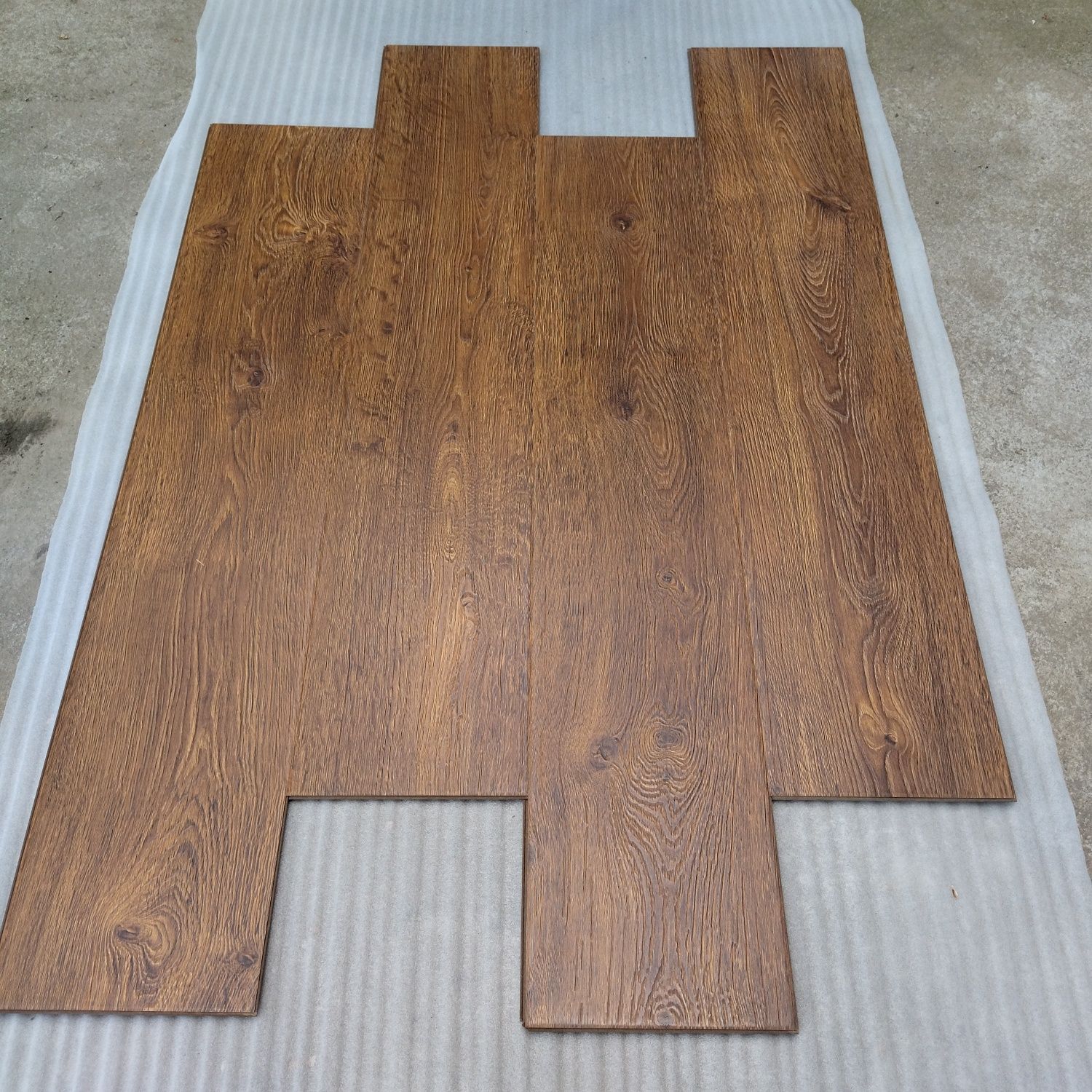 Laminat  tarket  8mm HDF