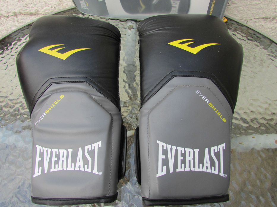 Боксови ръкавици Everlast Pro Style Elite