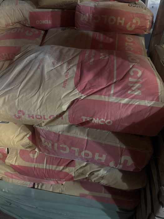 Vand 20 de saci de 40 kg/ 30 lei