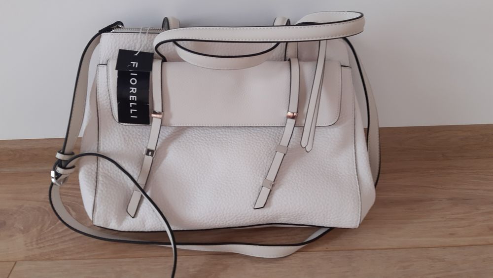 Vând geanta Fiorelli, nouă