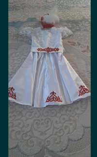 Продам платья цвет белый