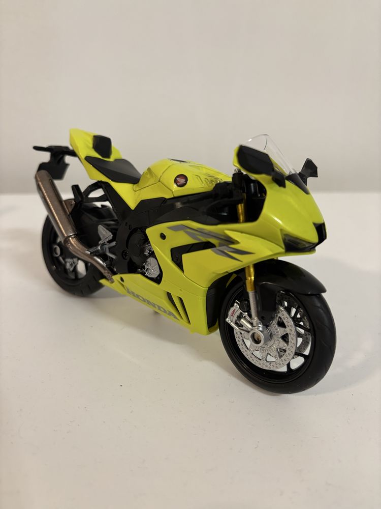 Модели на мотори макети BMW Honda Kawasaki Suzuki