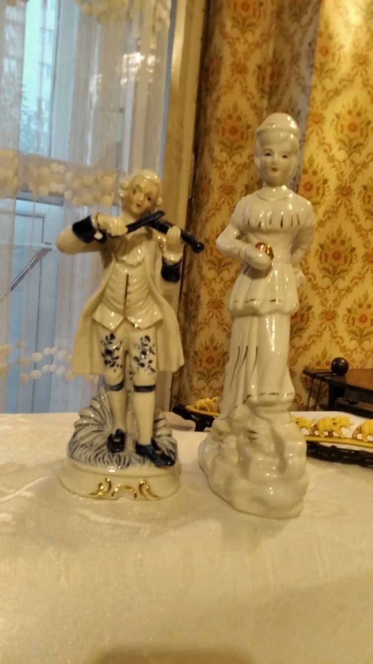 Vând statuete abanos portelanuri bibelouri sfesnice