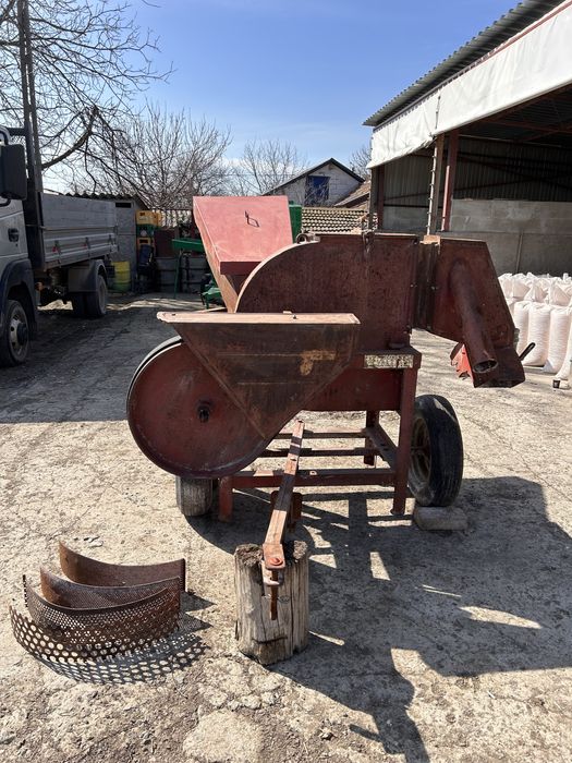 Vând moara pe roti la cardan