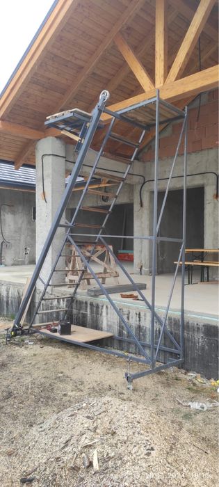 Scara cu lift actionata electric