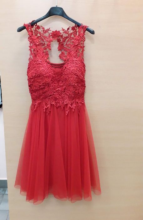 Официална рокля червена