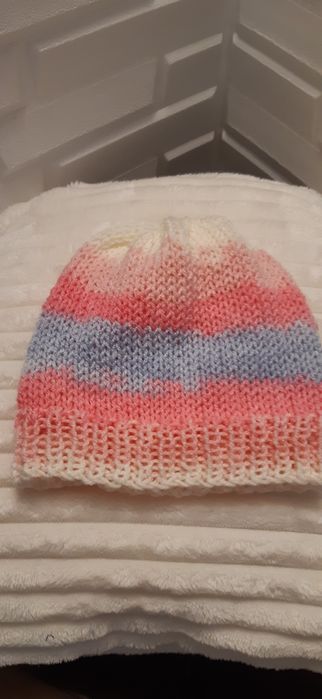 Ръчно изплетена шапка