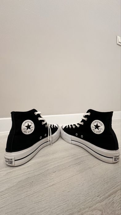 Продавм почти новые кеды  Converse
