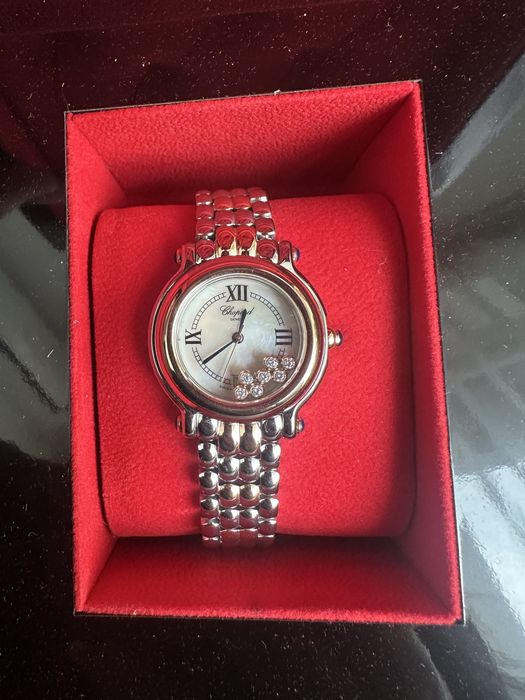 Дамски часовник по модел на Chopard нов.