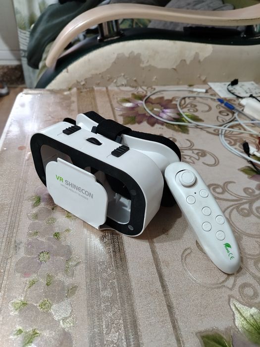 Продам VR очки с джойстиком