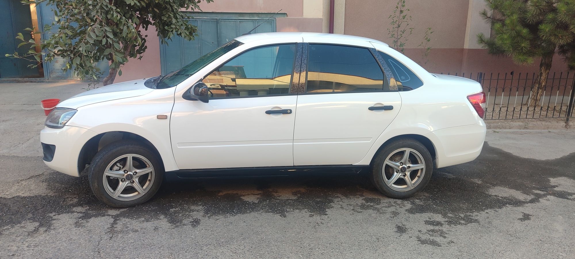 LADA GRANTA idiyal holata