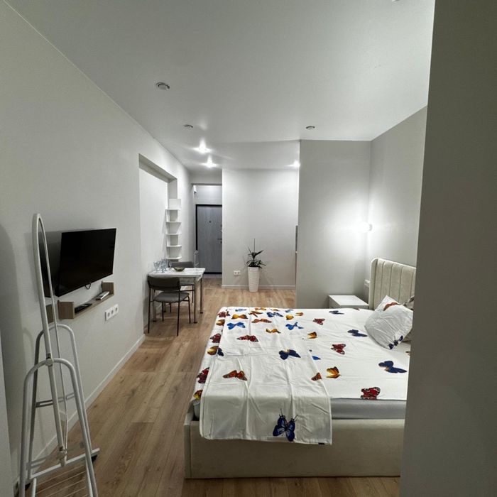 Студия с ванной и большой кроватью у Сайрана| Заселение 24/7