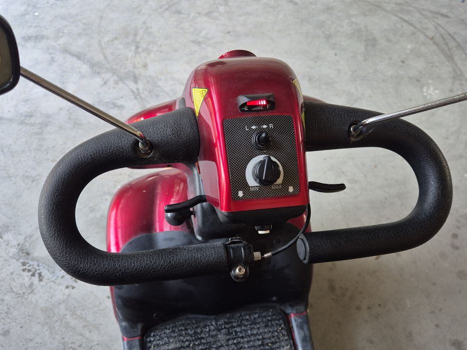 Cărucior scuter electric