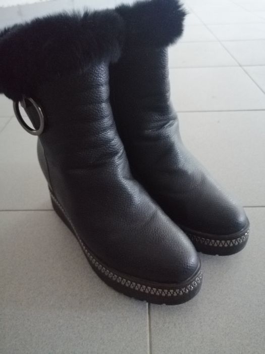 Ботуши, почти нови  с вътрешна платформа