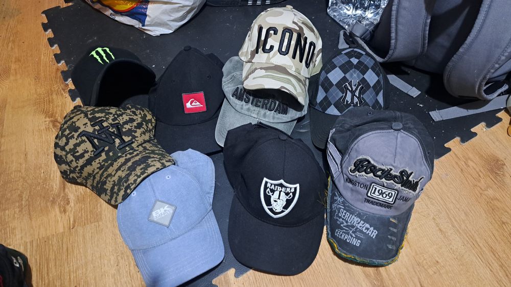 Sepci de firma noi si sh