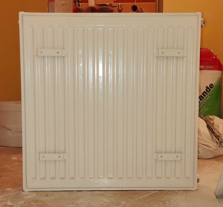 Calorifer radiator din otel Ferroli 600 x 600 x 100 mm console incluse