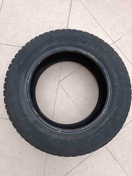 4 Зимни гуми 195 65 15; 7mm+; DEBICA FRIGO 2; Стари, но с мек грайфер.