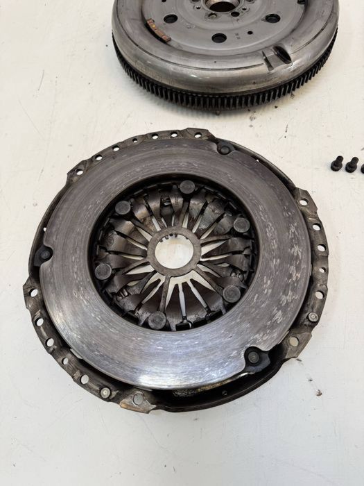 Kit volanta ambreiaj 2.0 BMP BMM BKP BKD Passat B6 Golf 5 Touran A3