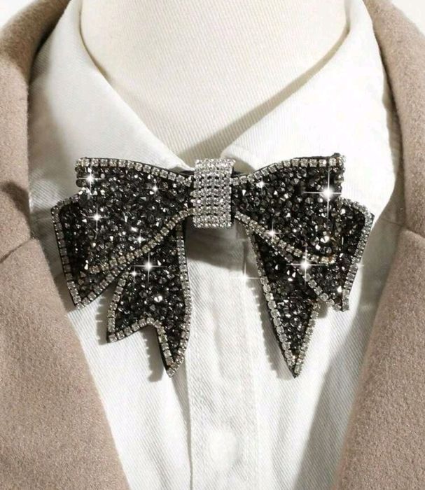 Страхотен аксесоар папийонка с камъчета