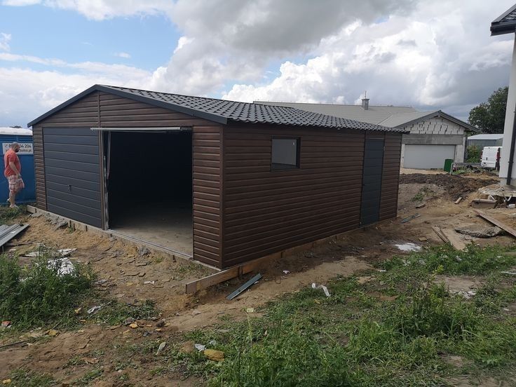 Garaj metalic din panouri sandwich  3.3 x 6.5m