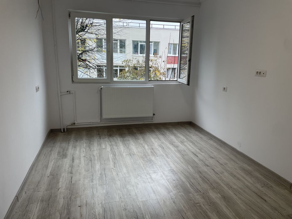 Vanzare apartament 3 camere Bercen-Emil Racovita