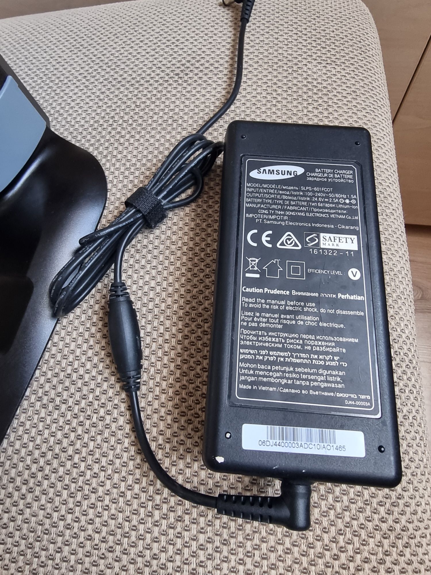 Samsung Vacuum Cleaner VR7000- прахосмукачка робот