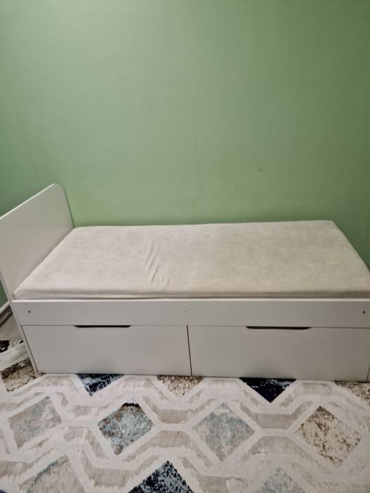 Кровать односпальнаяя