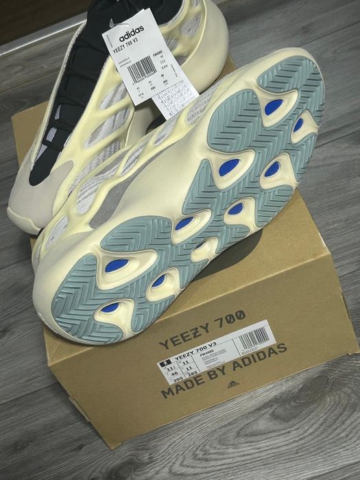 Yeezy 700 v3 azael