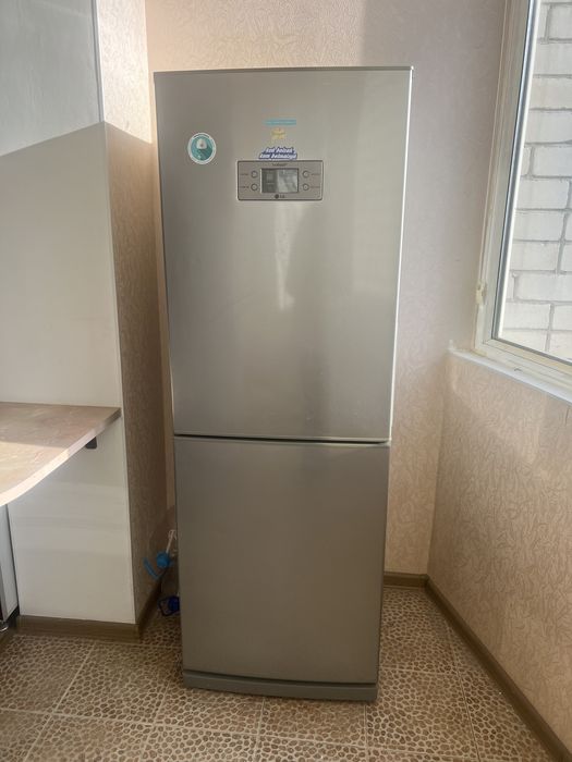 Холодильник б/у  марка lg