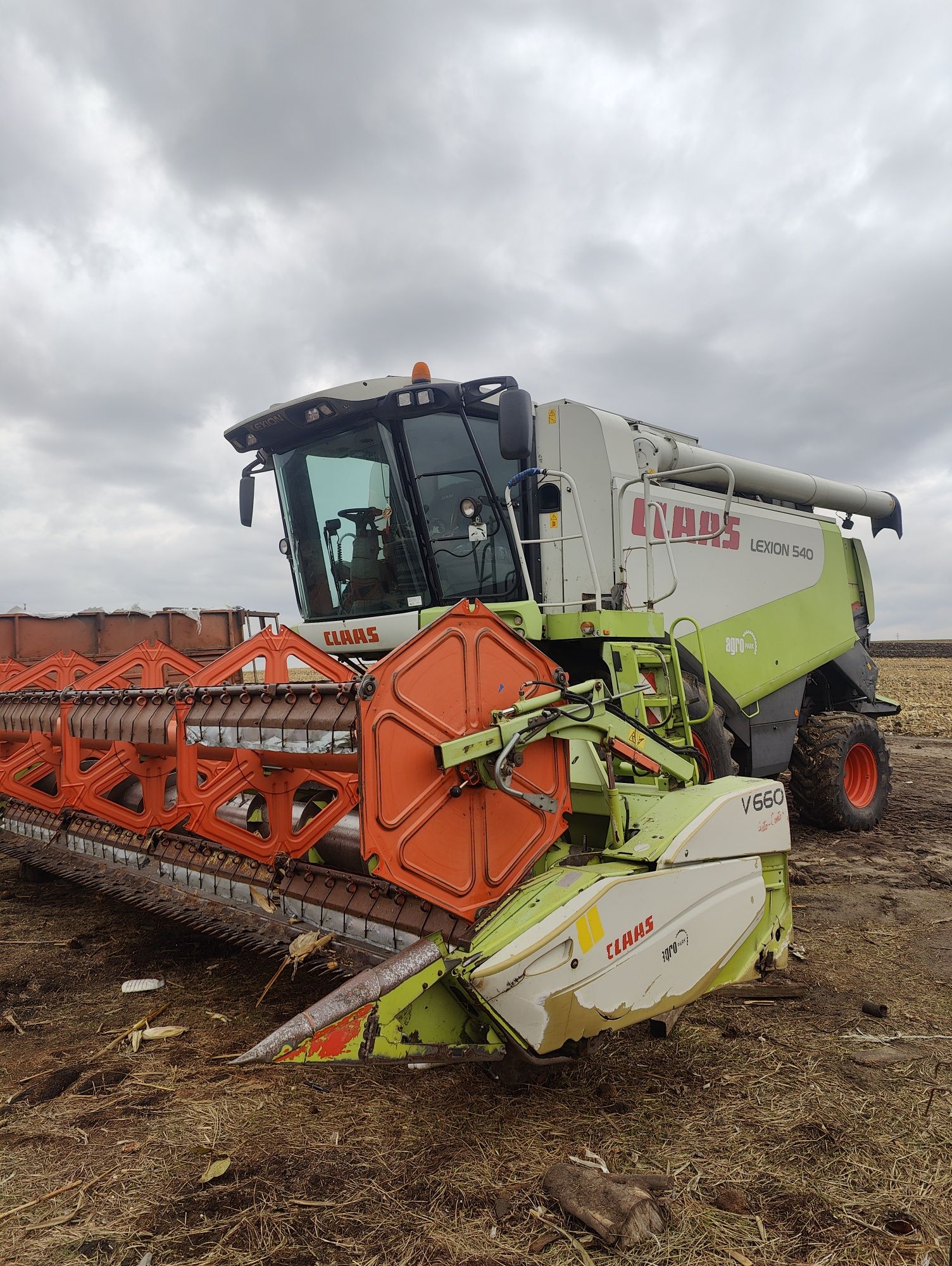 Vând combina Claas Lexion 540