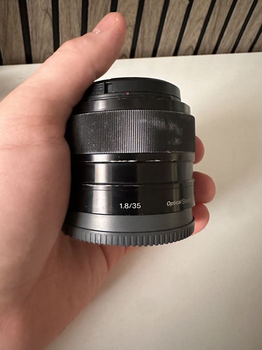 Sony объектив 1.8/35