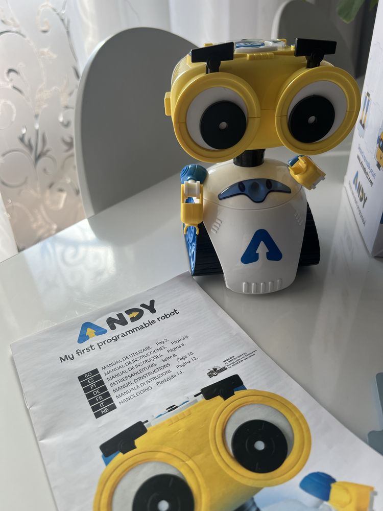 Robot interactiv Andy