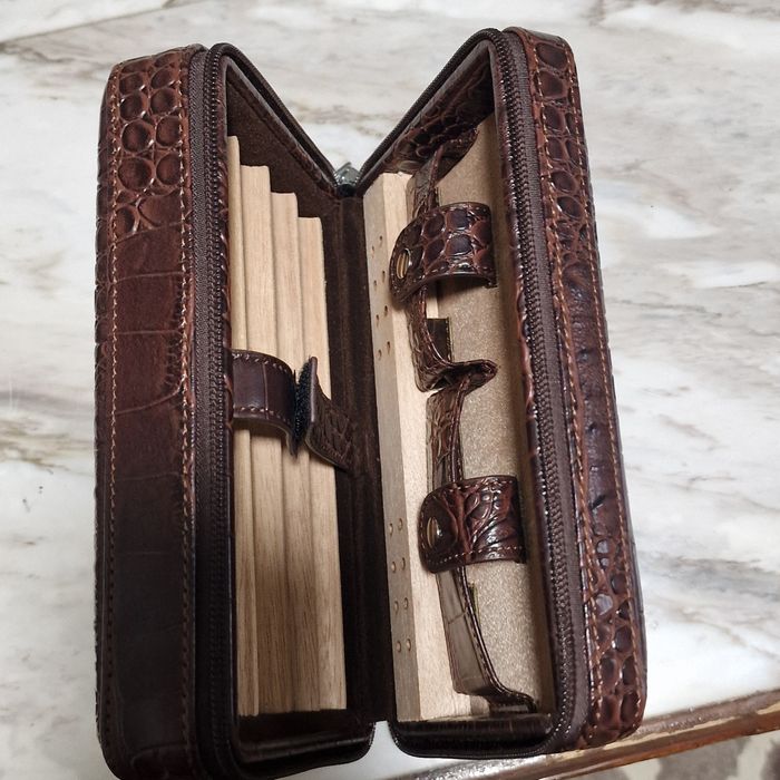 Кожена кутия за пури