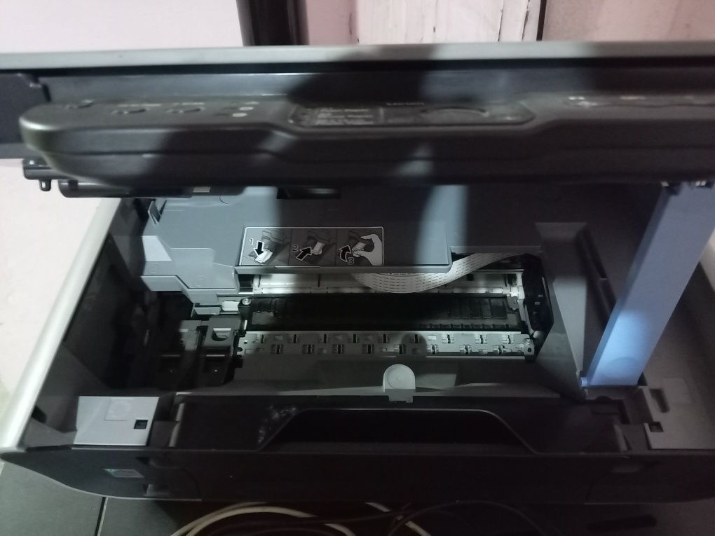цветни принтери работят